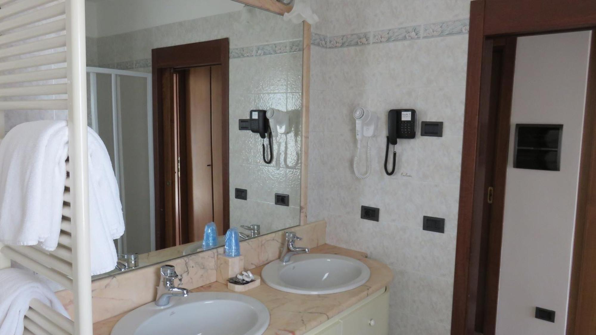 Albergo Al Cacciatore Desenzano del Garda Exterior foto