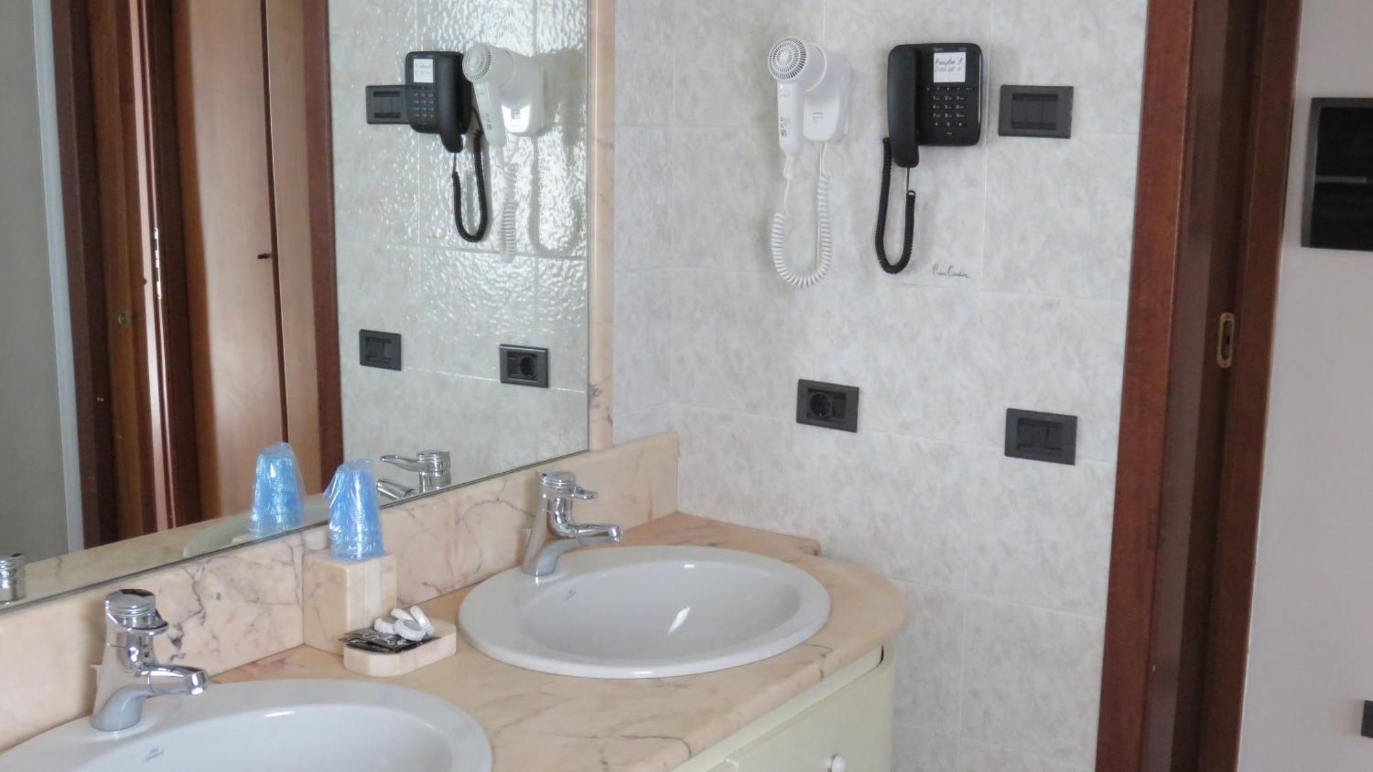 Albergo Al Cacciatore Desenzano del Garda Exterior foto